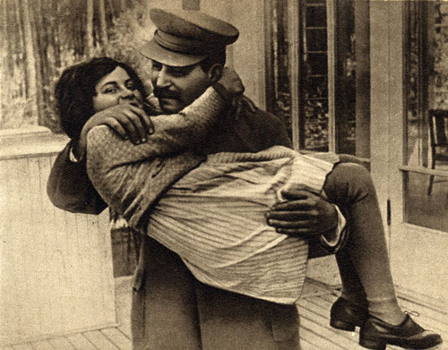 768px-Joseph_Stalin_with_daughter_Svetlana,_1935.jpg